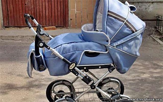 Знахідку у вигляді коляски з дитиною було знайдено у Дзержинську