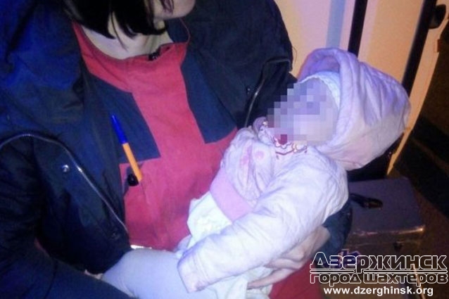 При попытке ударить полицейского пьяная мать упустила из рук младенца