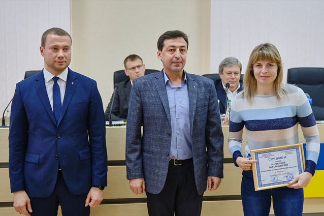 Спортсменке из Горловки вручили сертификат и ключи от квартиры в Торецке
