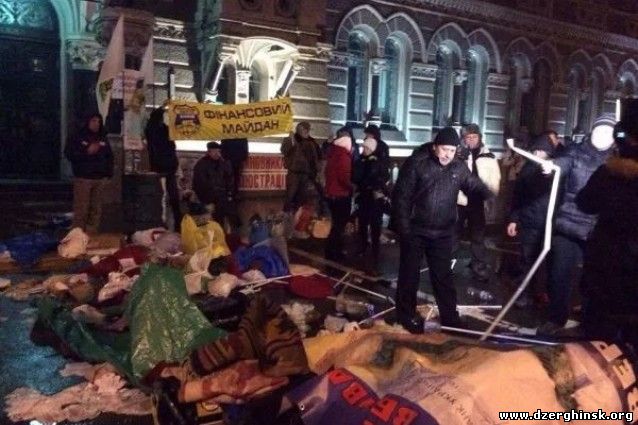 Милиция бульдозерами снесла палатку Финансового Майдана