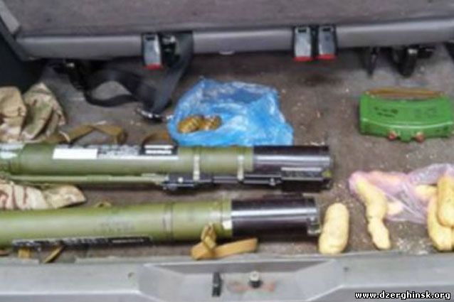 В Мариуполе в машине нашли противотанковые гранатометы и пластид