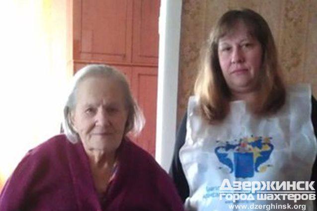 В Дзержинске волонтеры помогли одинокой пенсионерке