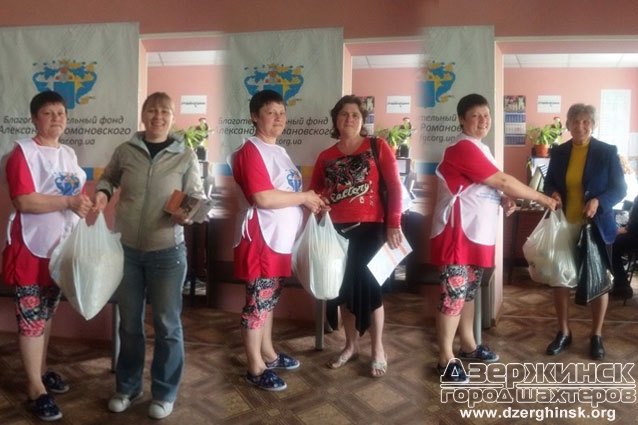Одинокие пенсионеры и переселенцы получили помощь в Торецком филиале БФ Александра Романовского