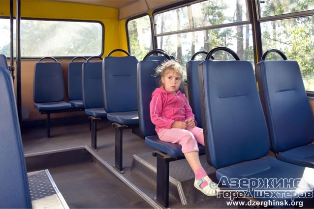 В Торецке 6 - летняя девочка без присмотра взрослых каталась в общественном транспорте