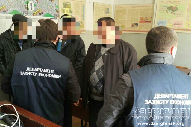Директора Торецкой автошколы поймали на взятке Директора Торецкой автошколы поймали на взятке