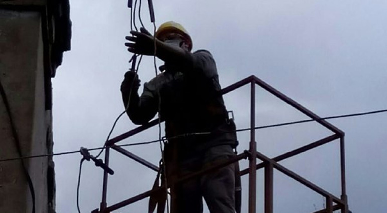 В сутки ДТЭК Донецкие электросети восстановил свет для более тысячи домохозяйств