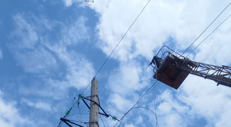 ДТЭК Донецкие электросети продолжает восстановление: за сутки энергетики вернули свет для почти 17 тысяч семей