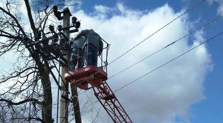 ДТЭК Донецкие электросети восстановил свет для более чем 200 тысяч семей за ноябрь