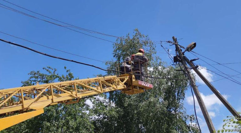 За тиждень ДТЕК Донецькі електромережі вдалося відновити світло для понад73 тисяч родин у 55 населених пунктах