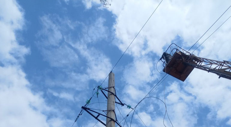 ДТЭК Донецкие электросети удалось за сутки восстановить электричество для 47 тысяч домов в Донецкой области, обесточенных из-за обстрелов