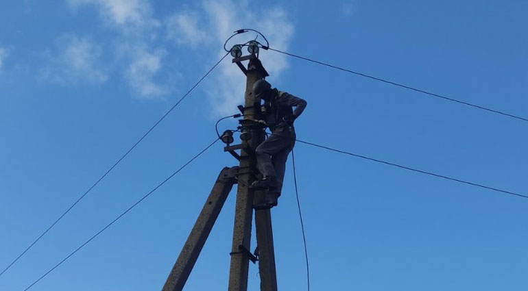 За неделю ДТЭК Донецкие электросети удалось восстановить свет для более 47 тысяч семей прифронтовой Донбасса