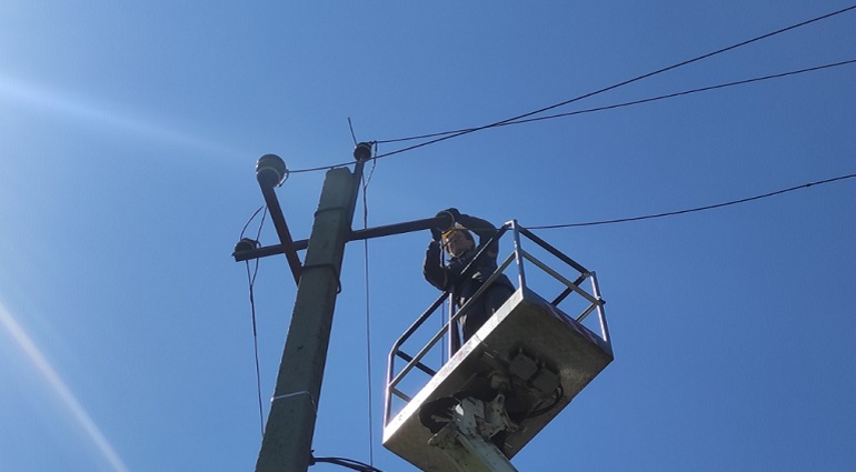 Еще в почти 3 тысячах домов снова есть свет: ДТЭК Донецкие электросети продолжает восстановление сетей после обстрелов
