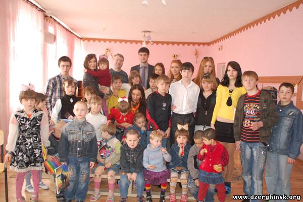 Дмитрий Шкиря оказал помощь детям-сиротам из Дзержинска и Новгородского