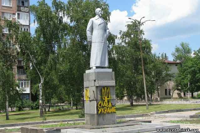 21 июля в Дзержинске готовятся к демонтажу памятников Ленину и Дзержинскому