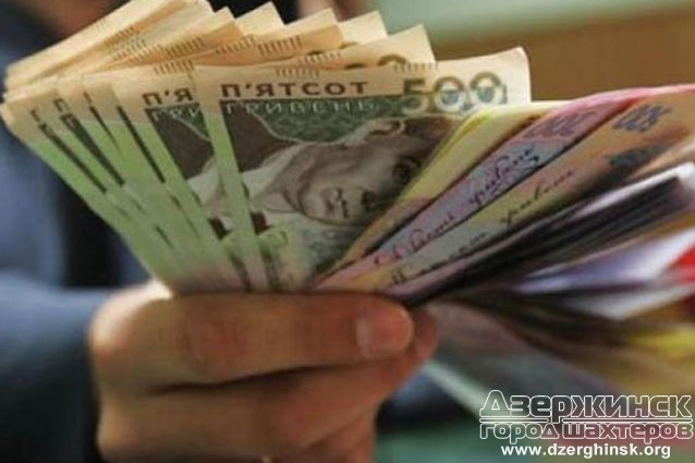 Нацбанк разрешил украинским банкам выдавать наличные с карточек без паспорта