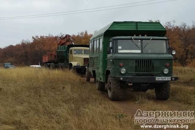 Посрадавших при взрыве автомобиля Краз сотрудников ремонтной бригады перевели в больницу Часов Яра