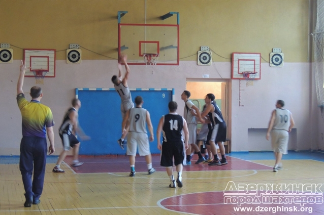 Состоялись соревнования открытого Кубка г.. Торецкое по баскетболу среди мужских команд
