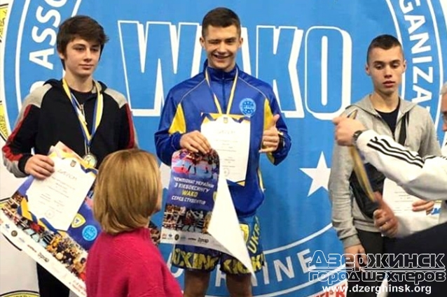 Торецкие кикбоксеры привезли медали с чемпионата Украины