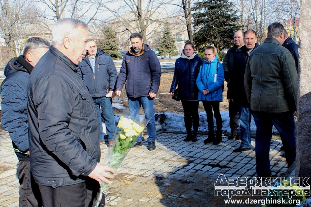 В Торецке почтили минутой молчания героев афганцев