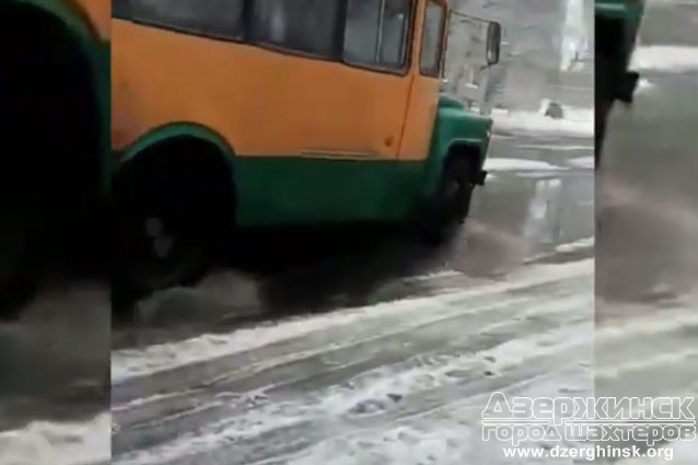 Житель города Торецка опубликовал в соцсети видео с удручающей ситуацией по уборке снега в городе