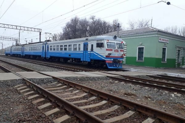 В Донецкой области возобновили движение пригородных поездов до станции Скотоватая