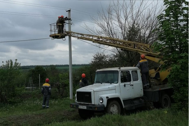 ДТЭК Донецкие электросети полностью восстановил энергоснабжение 16 населенных пунктов, обесточенных из-за непогоды