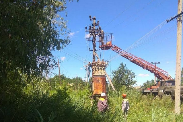 ДТЭК Донецкие электросети вернул свет жителям прифронтовых сел Водяное и Зайцево