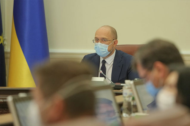 Новые ограничения в Украине: введение карантина выходного дня и отмена адаптивного