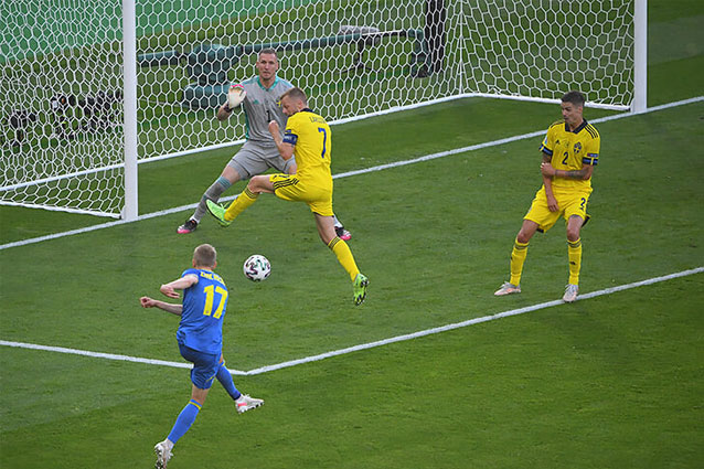 Сборная Украины по футболу впервые вышла в четвертьфинал Евро