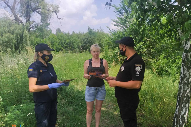 Спасатели Торецка провели рейд по предотвращению пожаров в природных экосистемах