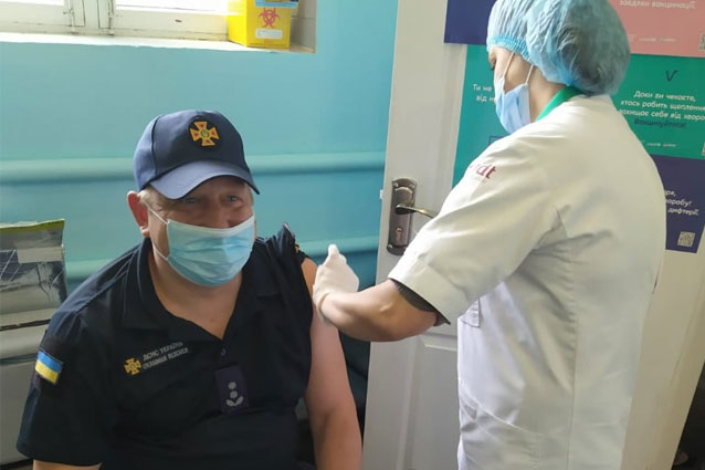 Спасатели 22 ДПРЗ ГУ ГСЧС Украины в Донецкой области прошли вакцинацию от COVID-19