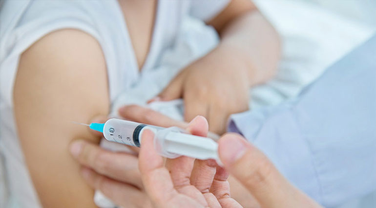 Прививки против полио вакциной ИПВ: правила и противопоказания