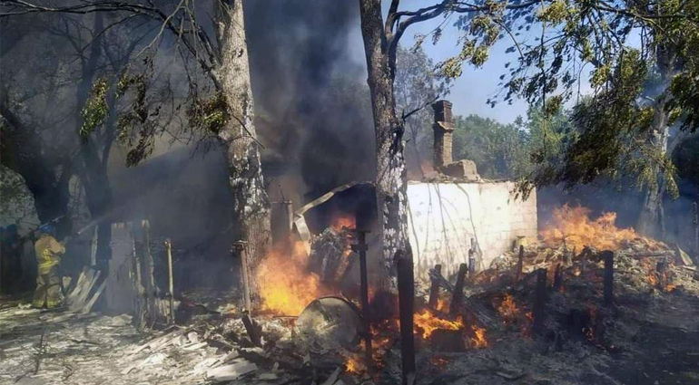 Торецкие пожарные потушили возгорание частного дома в пгт. Южное