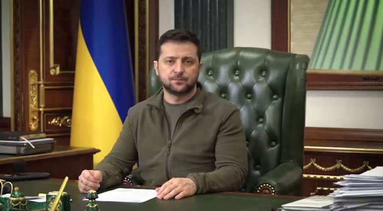 Зеленский назвал сроки снятия ограничений на выезд мужчин с Украины