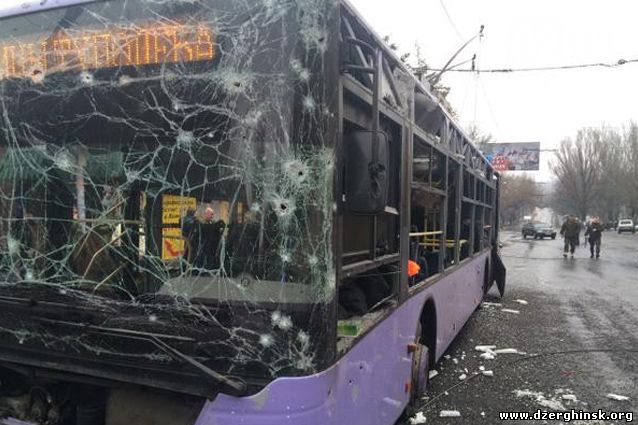 В Донецке снаряд попал в троллейбус - погибли 13 мирных жителей