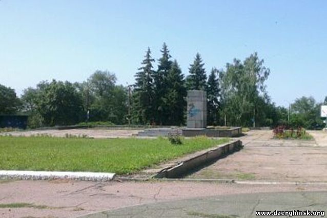 В Дзержинске утром демонтировали памятники Ленину и Дзержинскому