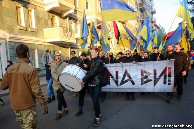 Порошенко - смерть и Москалей - на ножи: В Одессе прошел марш Азова