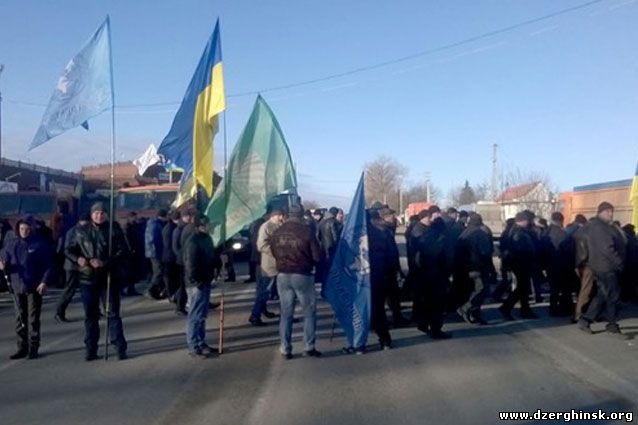 Фермеры грозятся перекрыть трассы по всей стране