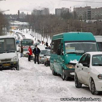 Снегопад практически парализовал транспорт в городах юга Украины