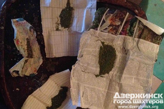 Поліцейські Дзержинська виявили факт незаконного зберігання наркотиків та вилучили набої