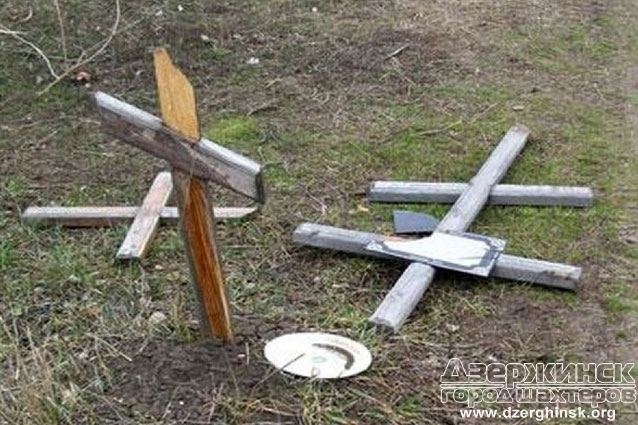 На кладбище в Торецке 17-летний парень убил женщину крестом