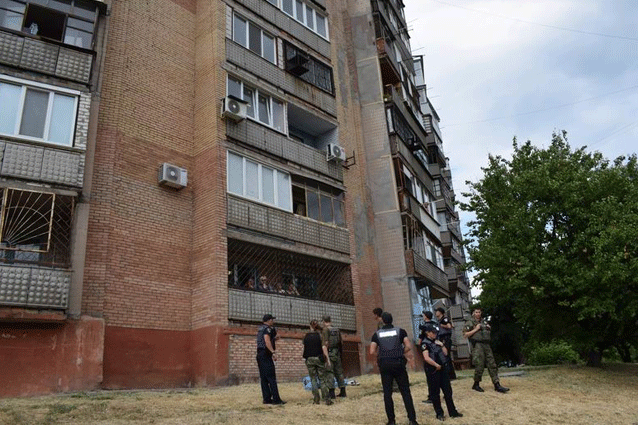Прыжок в небытие: в Славянске с 9 этажа упала женщина