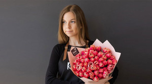 Уместный букет: какие цветы принято дарить по праздникам
