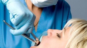 Бездолезненное удаление зубов в стоматологической клинике I-Dent