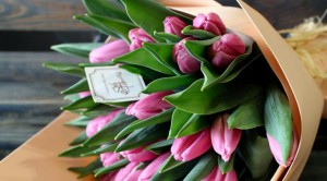 Открытки с цветами на 8 марта