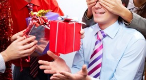 Как выбрать подарок сотрудникам